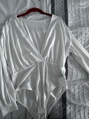 SHEIN White Curve OXL Satin Top